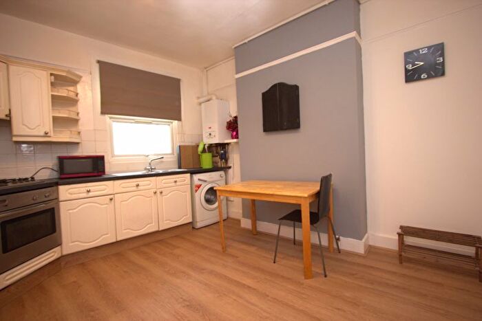 2 Bedroom Flat To Rent In High Road, London, N22
