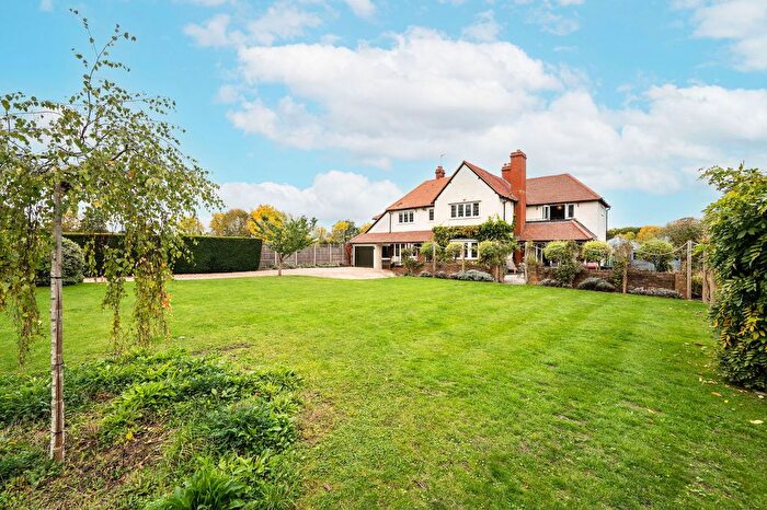 4 Bedroom Detached House For Sale In Lower Road, Effingham, KT24