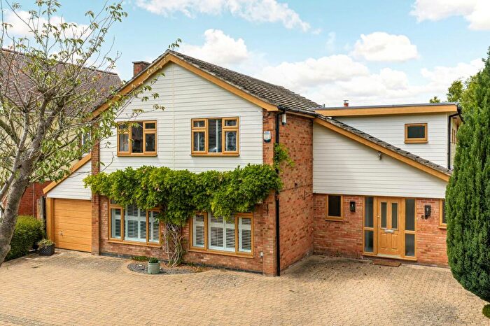 6 Bedroom Detached House For Sale In Tring Road, Dunstable, LU6