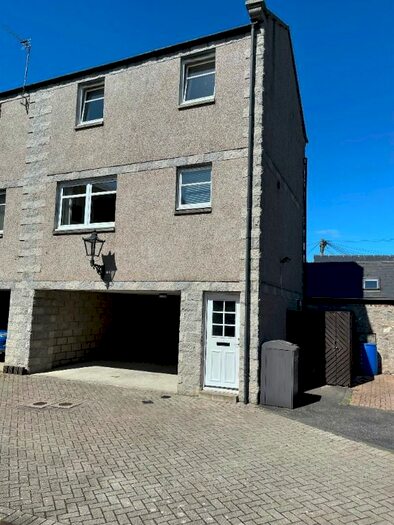 2 Bedroom Town House To Rent In Broomhill Mews, City Centre, Aberdeen, AB10