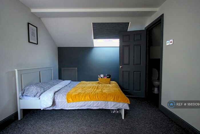 5 Bedroom Terraced House To Rent In Strawberry Hill, Salford, M6