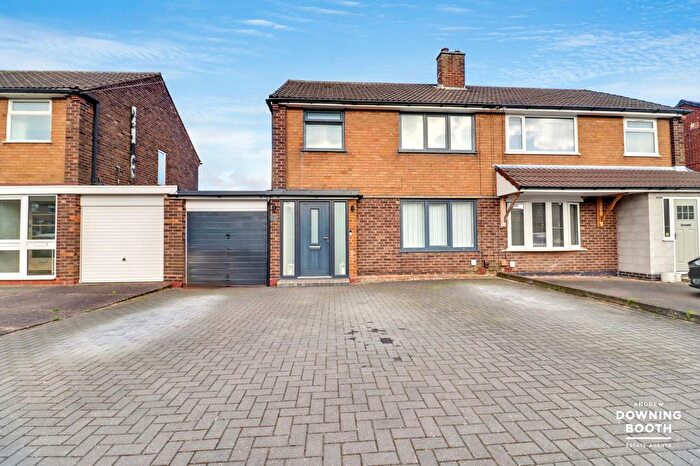 3 Bedroom Semi Detached House For Sale In Malvern Drive, Aldridge, Walsall, WS9