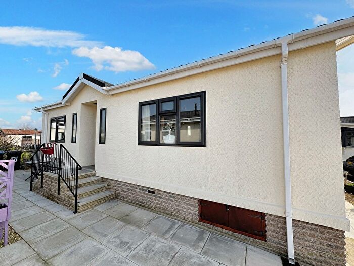 2 Bedroom Mobile/park Home For Sale In The Avenue, Wyre Vale Park, Garstang, Preston, PR3