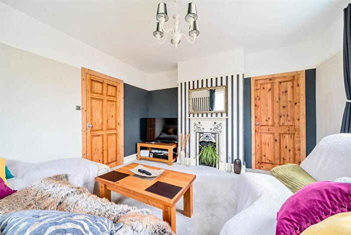 4 Bedroom Detached House For Sale In Kirkella Road, Yelverton, Devon, PL20