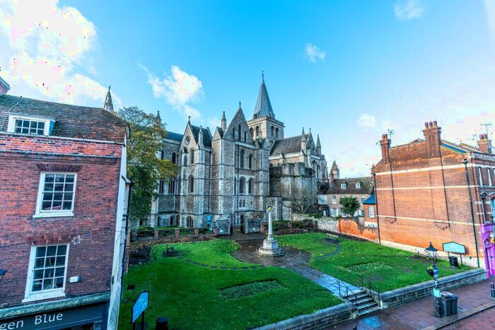 2 Bedroom Apartment To Rent In - High Street, Rochester, Kent, ME1