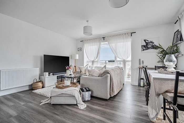 2 Bedroom Flat For Sale In Narwhal Crescent, Wouldham, Rochester, ME1