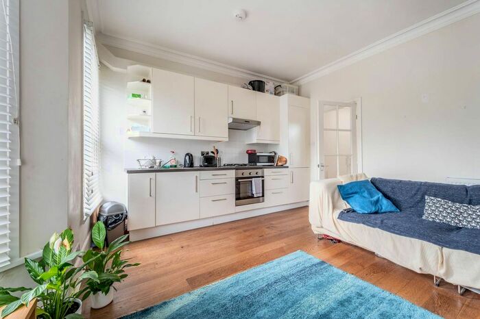 2 Bedroom Flat To Rent In Pathfield Road, Streatham Common, London, SW16