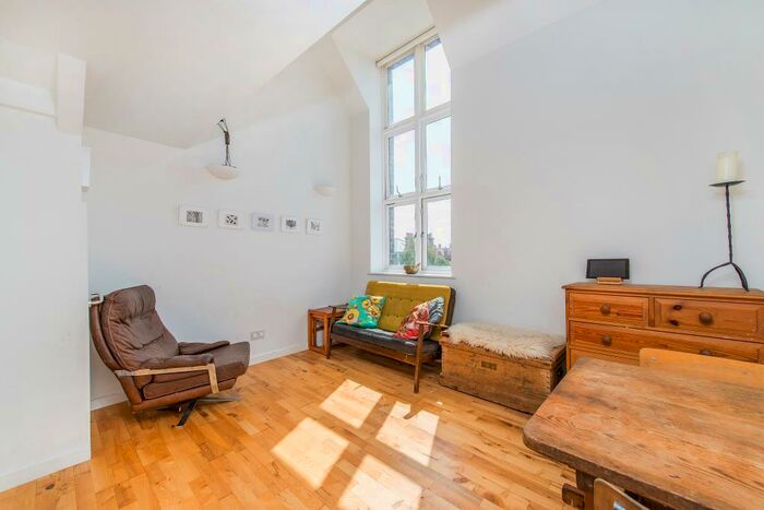 1 Bedroom Apartment To Rent In Conrad House, Clifton Grove, Dalston, E8