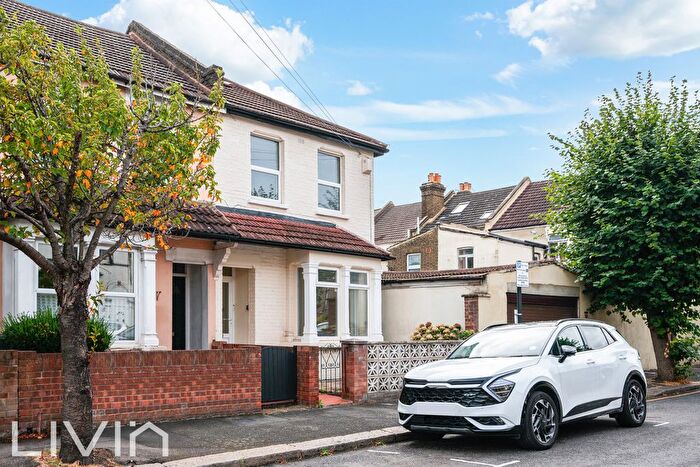 3 Bedroom Semi Detached House To Rent In Lancing Road, Croydon, CR0