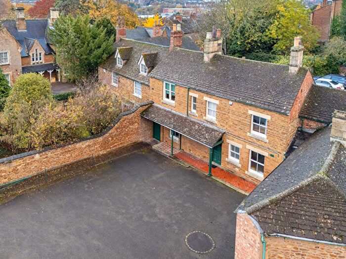 7 Bedroom Detached House For Sale In West Street, Kettering, NN16