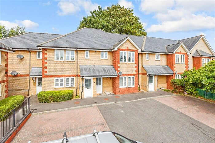 2 Bedroom Flat For Sale In Jasmine Court, Maidstone, Kent, ME16