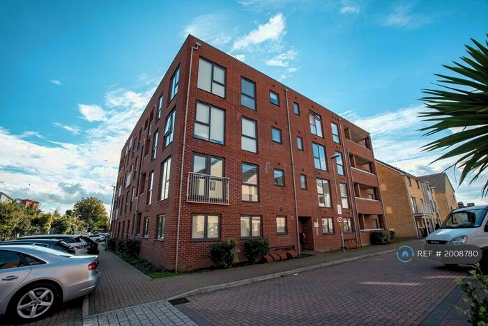 2 Bedroom Flat To Rent In Draper Close, Grays, RM20