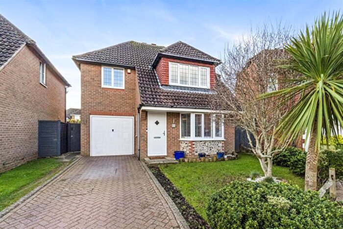4 Bedroom Detached House For Sale In Cowdray Close, Rustington, BN16