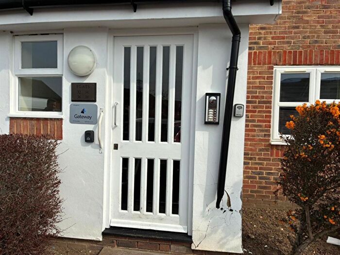 2 Bedroom Flat For Sale In Palliser Drive, Rainham, RM13