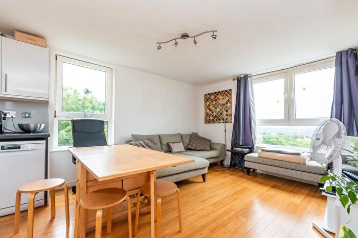 2 Bedroom Flat For Sale In Ross Road, South Norwood, London, SE25