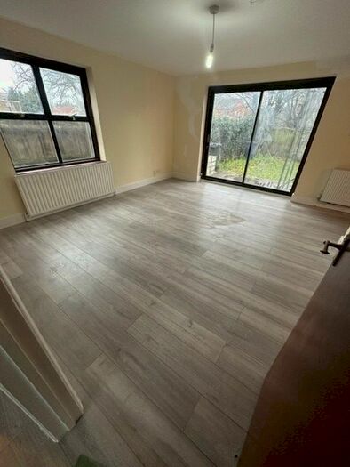 3 Bedroom Detached House To Rent In Guru Nanak Road, Southall, UB2