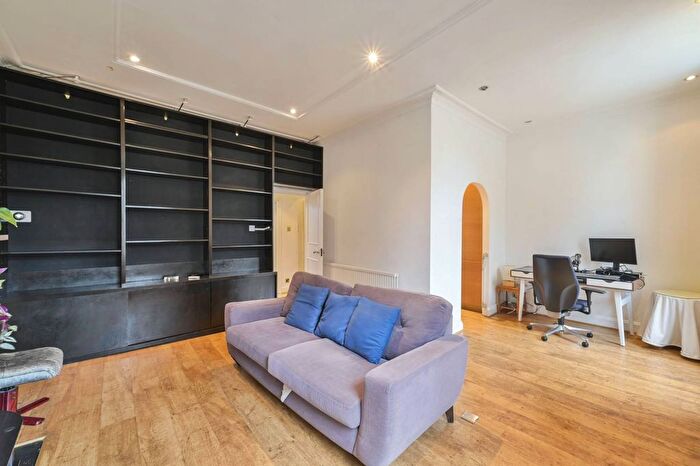 1 Bedroom Flat For Sale In St Georges Square, , Pimlico, London, SW1
