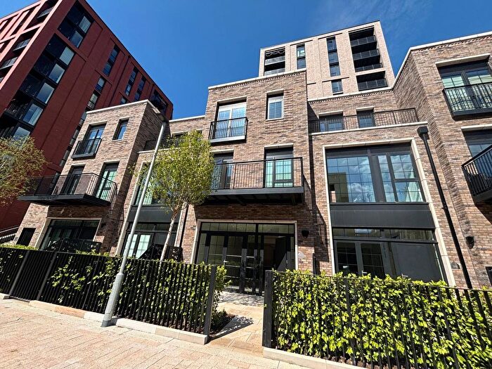 4 Bedroom Terraced House To Rent In Shale Lane, Salford, Greater Manchester, M5