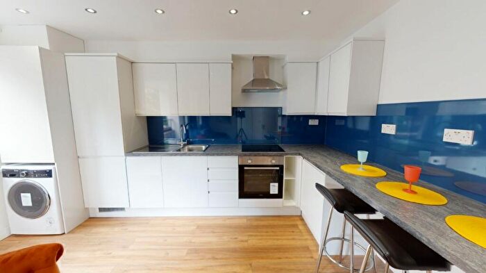 4 Bedroom Flat To Rent In Helston, Camden St, NW1