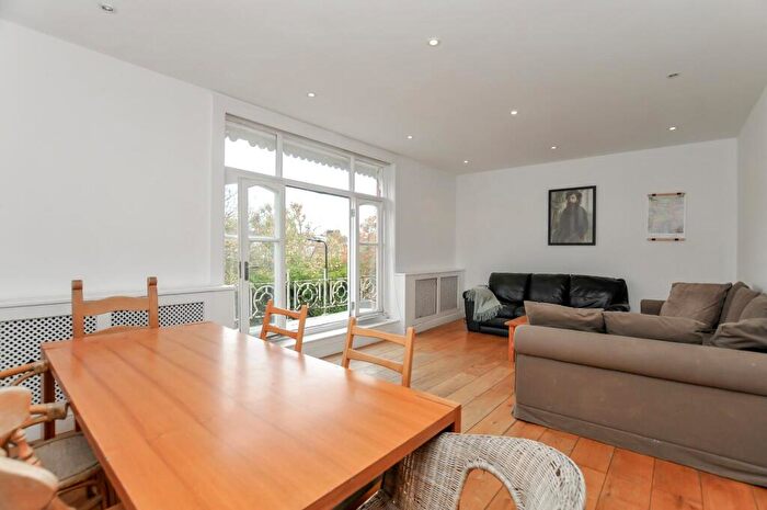 4 Bedroom Flat For Sale In West Bank, Stamford Hill, N16