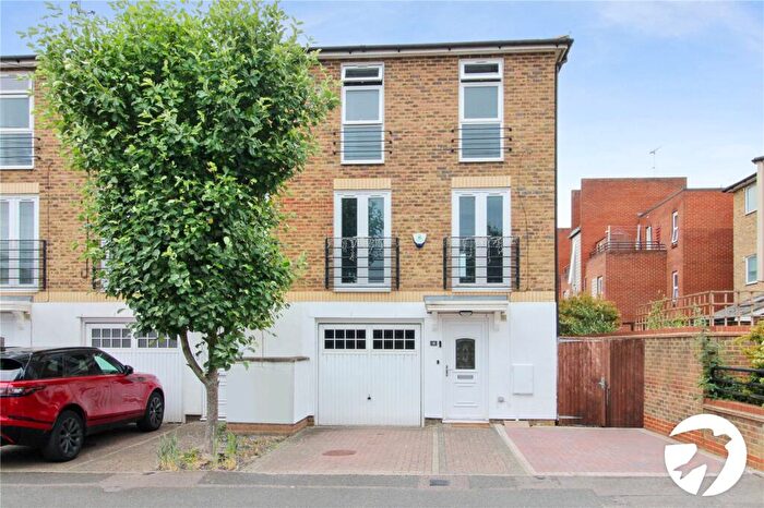 4 Bedroom End Of Terrace House To Rent In St. James's Street, Gravesend, Kent, DA11
