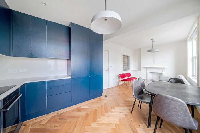 2 Bedroom Flat To Rent In Bridge Avenue, London, W6