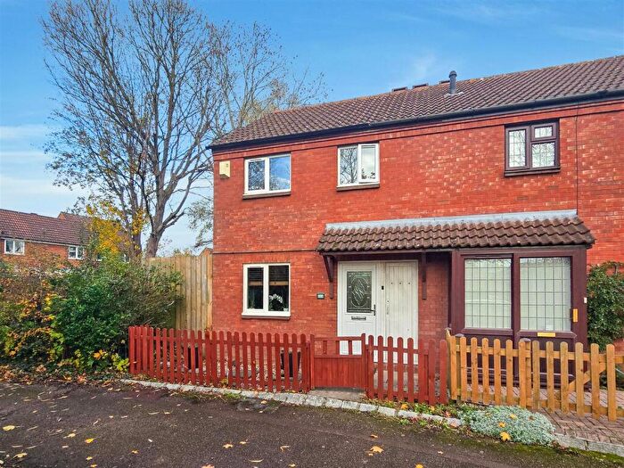 3 Bedroom House For Sale In Quinton Drive, Bradwell, Milton Keynes, MK13