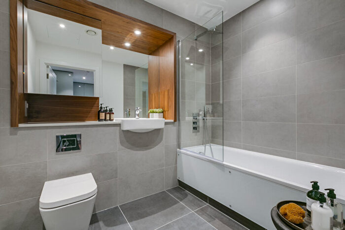 1 Bedroom Flat To Rent In Sirocco Tower, Harbour Way, London, E14