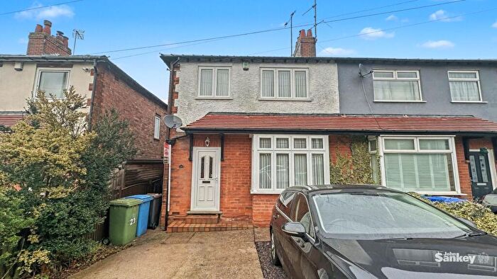 3 Bedroom Semi-Detached House For Sale In Berry Hill Lane, Mansfield, NG18
