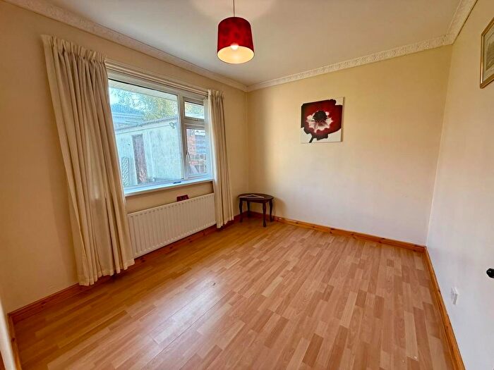 5 Bedroom Semi-Detached Bungalow For Sale In Daisy Hill Park, Springtown Road, Derry, BT48