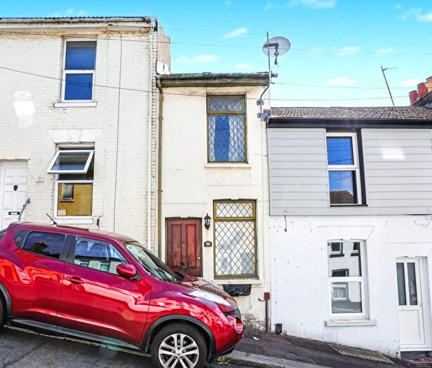 3 Bedroom Terraced House For Sale In Grange Hill, Chatham, ME5