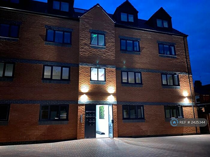 1 Bedroom Flat To Rent In Queens Park Parade, Northampton, NN2