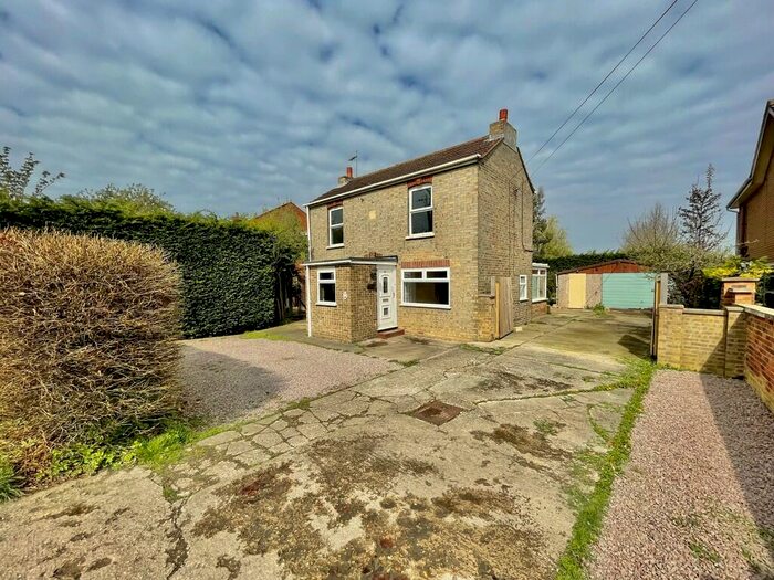 2 Bedroom Detached House For Sale In Moulton Chapel Road, Moulton Chapel, PE12