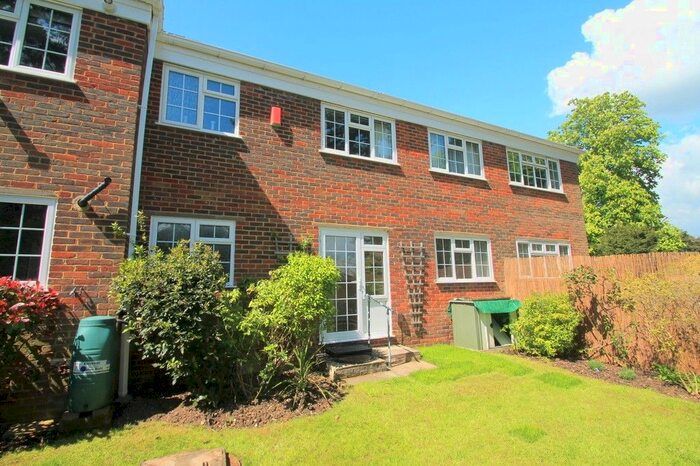 2 Bedroom Maisonette To Rent In Hayes Lane, Kenley, CR8