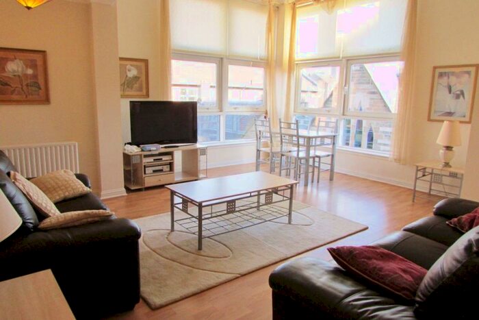 2 Bedroom Flat To Rent In Stunning Bed @ Castle Street, G11