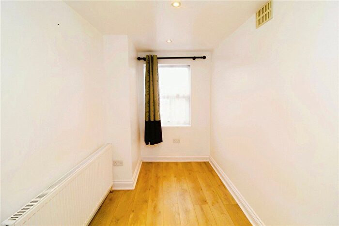 2 Bedroom End Of Terrace House To Rent In Lambeth Road, Croydon, CR0