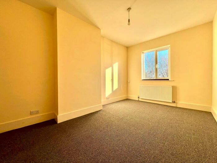 2 Bedroom Maisonette To Rent In The Oval Sidcup, DA15
