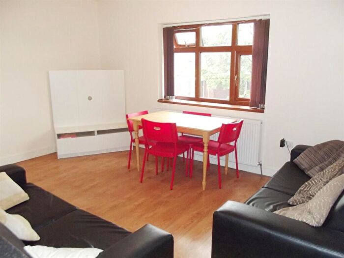 5 Bedroom Flat To Rent In Egerton Road, Manchester, M14