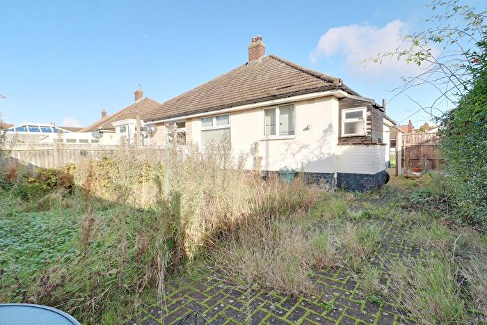 2 Bedroom Semi-Detached Bungalow For Sale In South Hall Drive, Rainham, RM13