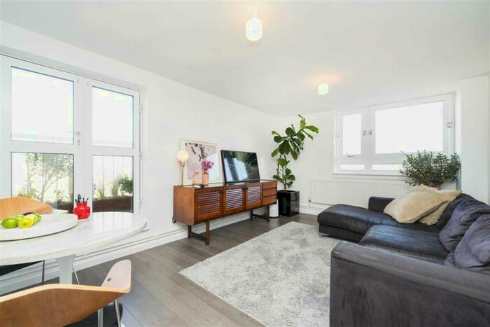 2 Bedroom Bungalow To Rent In Approach Road, Bethnal Green, E2