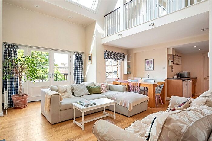 3 Bedroom Maisonette For Sale In Fullerton Road, London, SW18