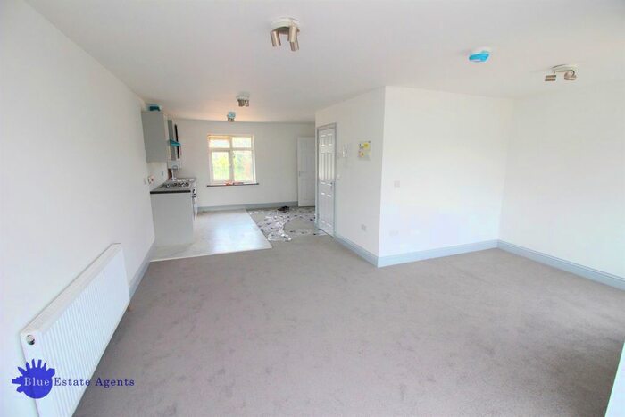 2 Bedroom Flat To Rent In Kingsbridge Crescent, Southall, UB1