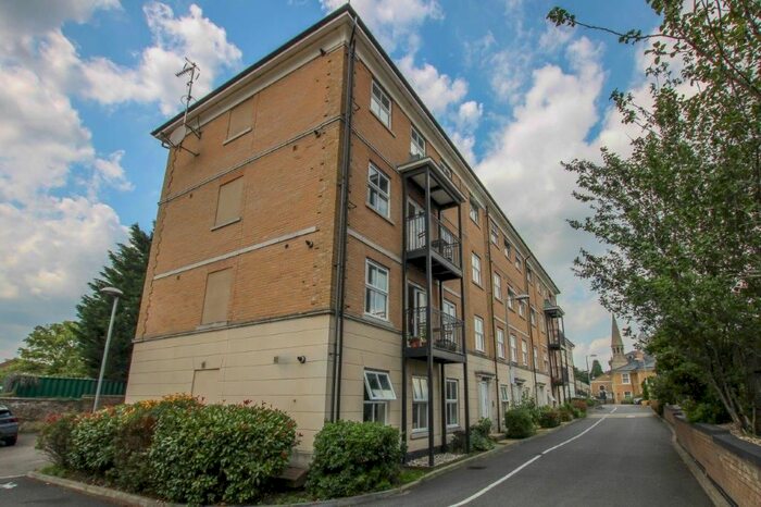2 Bedroom Flat To Rent In St. Helens Mews, Brentwood, CM14