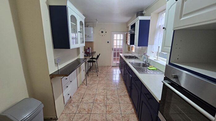 3 Bedroom Terraced House To Rent In Lincoln Road, E7