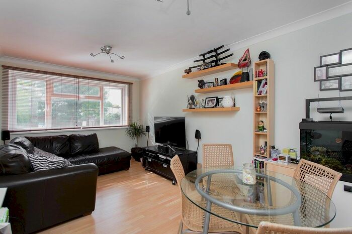 1 Bedroom Flat To Rent In Cornford Grove, London SW12