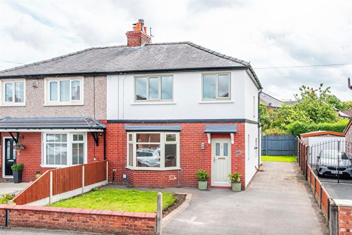 3 Bedroom Semi-Detached House For Sale In Winsor Avenue, Leyland, PR25