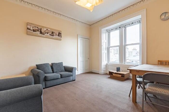 3 Bedroom Flat To Rent In Blackwood Crescent, Edinburgh, EH9