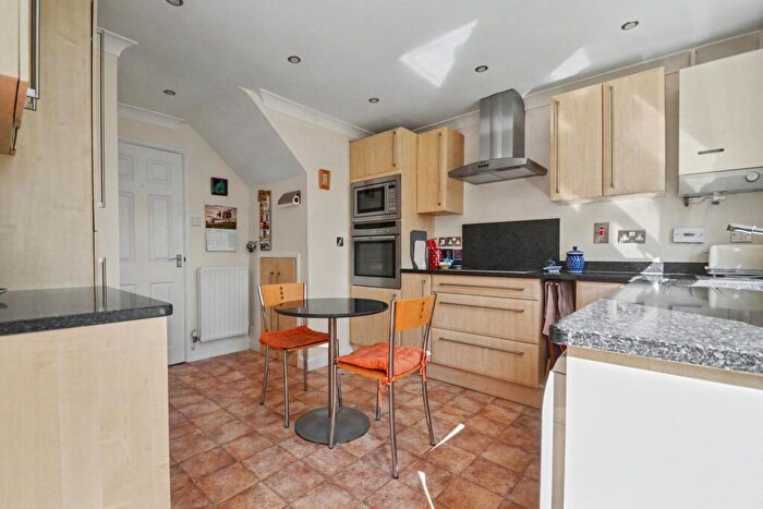 4 Bedroom Detached House For Sale In Broadstone, BH18 - Photo 6