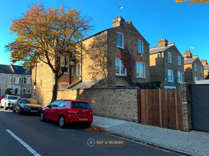 2 Bedroom Flat To Rent In Crescent Lane, London, SW4