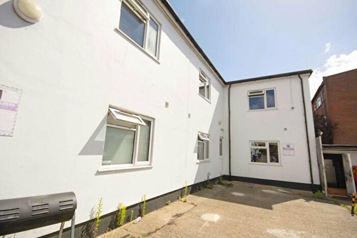 Studio To Rent In Sunny Place, London, NW4